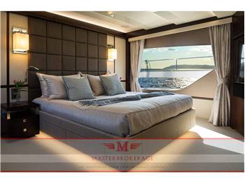 Sunseeker 95 yacht