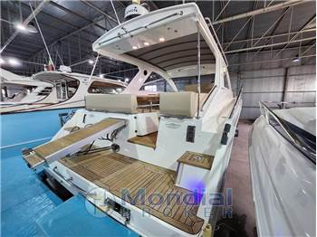 Sealine SC 35 HT  Natante