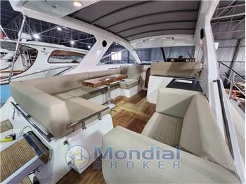 Sealine SC 35 HT  Natante