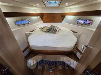 Sealine SC 35 HT  Natante