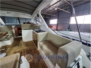 Sealine SC 35 HT  Natante