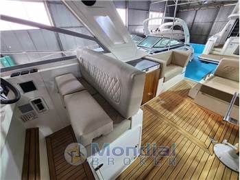 Sealine SC 35 HT  Natante