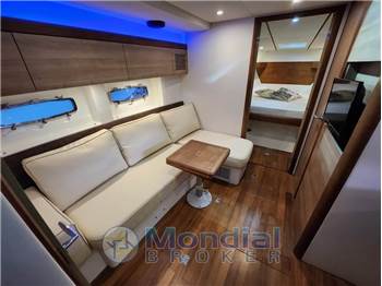 Sealine SC 35 HT  Natante