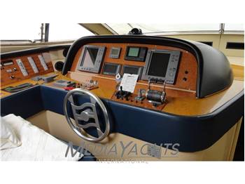 FERRETTI YACHTS 590