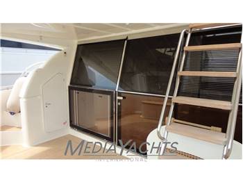 FERRETTI YACHTS 590