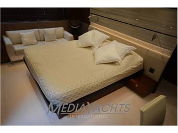 PRINCESS YACHTS S72