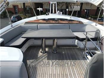 PRINCESS YACHTS S72