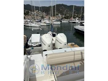 Boston Whaler 330 Outrage