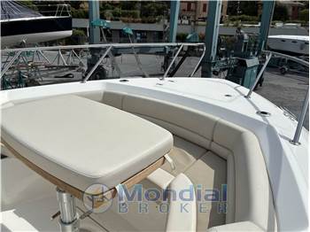 Boston Whaler 330 Outrage
