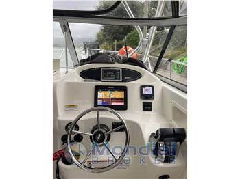 Boston Whaler 255 Conquest