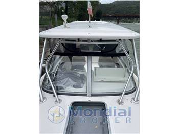 Boston Whaler 255 Conquest