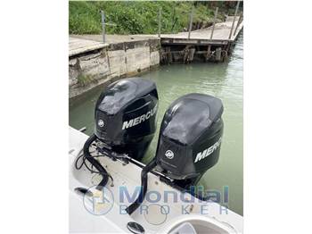 Boston Whaler 255 Conquest