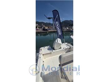 Boston Whaler 210 Montauk
