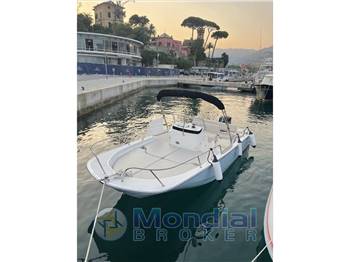 Boston Whaler 190 Montauk