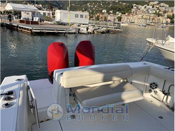 Boston Whaler 330 Outrage