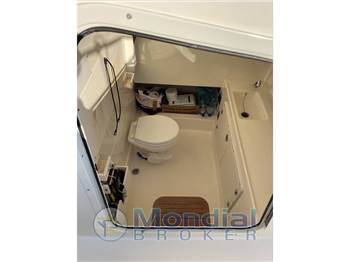 Boston Whaler 330 Outrage