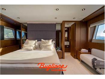 Ferretti 780 fly