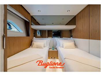 Ferretti 780 fly