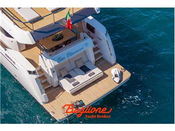 Ferretti 780 fly