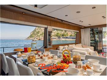 Ferretti 780 fly