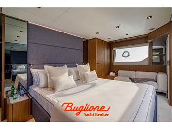 Ferretti 780 fly