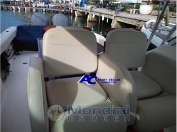 Pursuit 3480 Drummond Island Runner