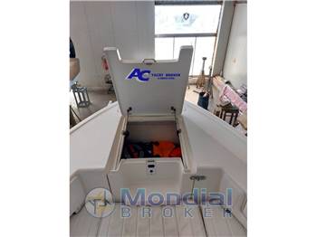 Intrepid Pawerboats 323 cc