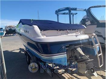 FOUR WINNS 225 SUNDOWNER