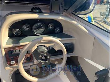 FOUR WINNS 225 SUNDOWNER