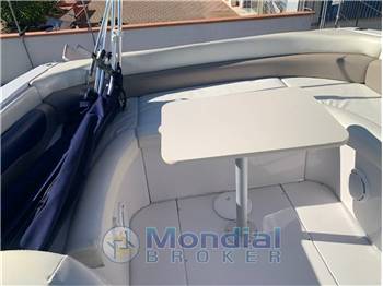 FOUR WINNS 225 SUNDOWNER