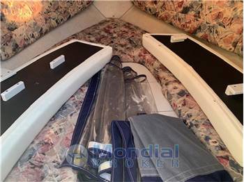 FOUR WINNS 225 SUNDOWNER