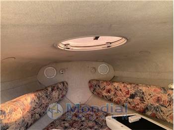 FOUR WINNS 225 SUNDOWNER