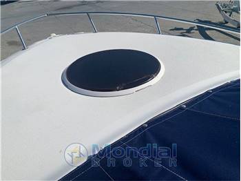 FOUR WINNS 225 SUNDOWNER