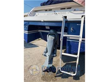 FOUR WINNS 225 SUNDOWNER