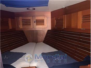Hallberg Rassy 42 E