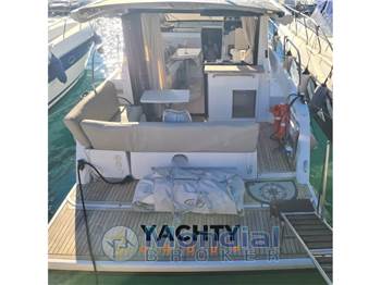 Sealine C330