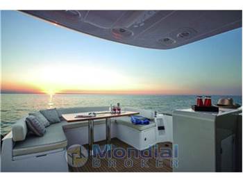 Azimut Magellano 53
