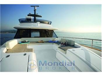 Azimut Magellano 53