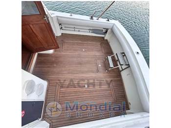 Albemarle 32' Fly