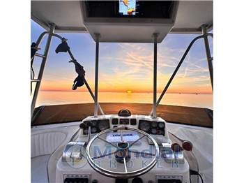 Albemarle 32' Fly