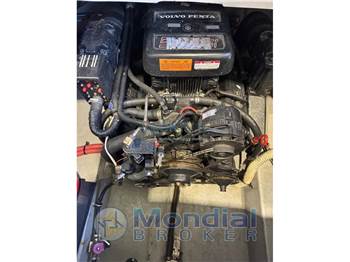 Chaparral Signature 240