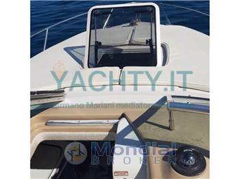 Sea Ray 230