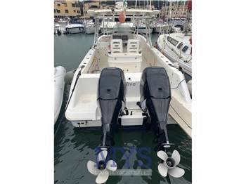 Boston Whaler OUTRAGE 320