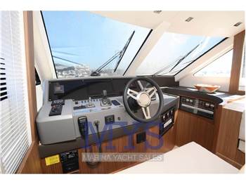 Cayman Yachts F520 NEW