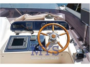 Cantieri Navali del Tirreno Cayman 40