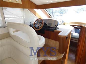 Cantieri Navali del Tirreno Cayman 40