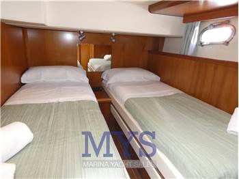 Cantieri Navali del Tirreno Cayman 40