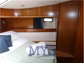 Cantieri Navali del Tirreno Cayman 40
