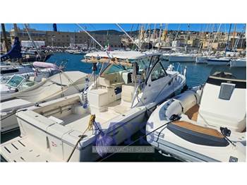 Pursuit Tiara 3100 Offshore