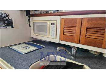 Pursuit Tiara 3100 Offshore